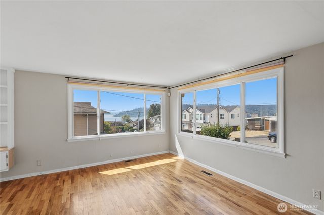 1013 N 33rd Place, Renton, WA 98056