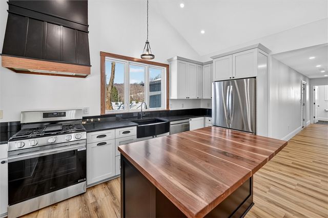 392 Stuber Rd, New Brighton, PA 15066