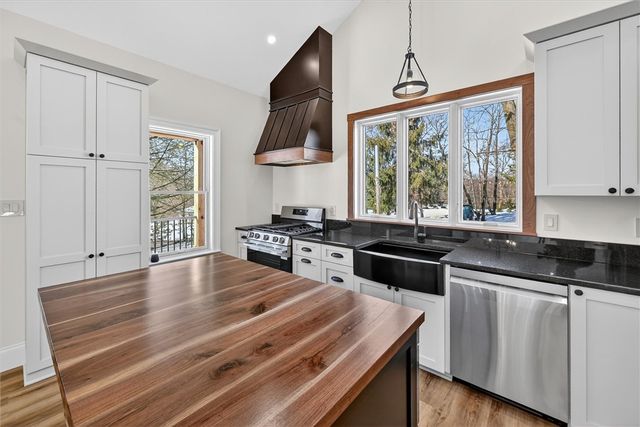 392 Stuber Rd, New Brighton, PA 15066