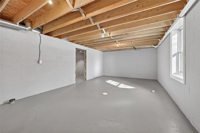 392 Stuber Rd, New Brighton, PA 15066