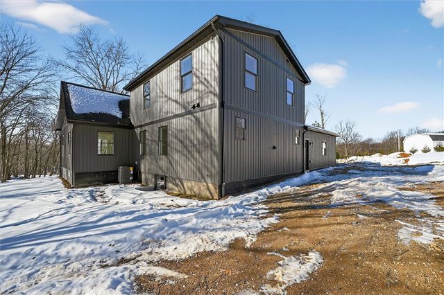 392 Stuber Rd, New Brighton, PA 15066