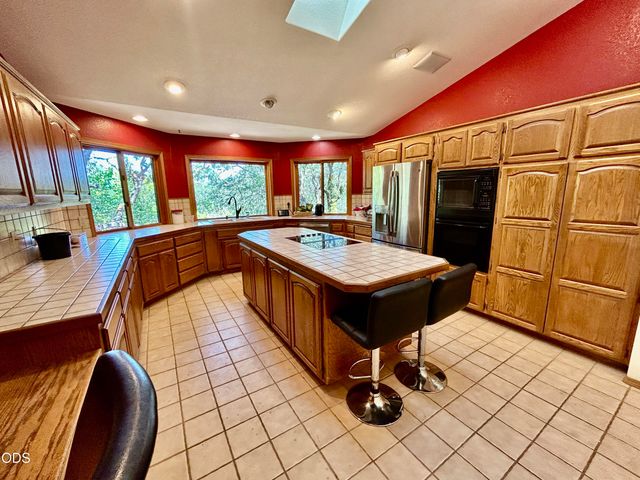840 Shadow Hills Drive, Grants Pass, OR 97526