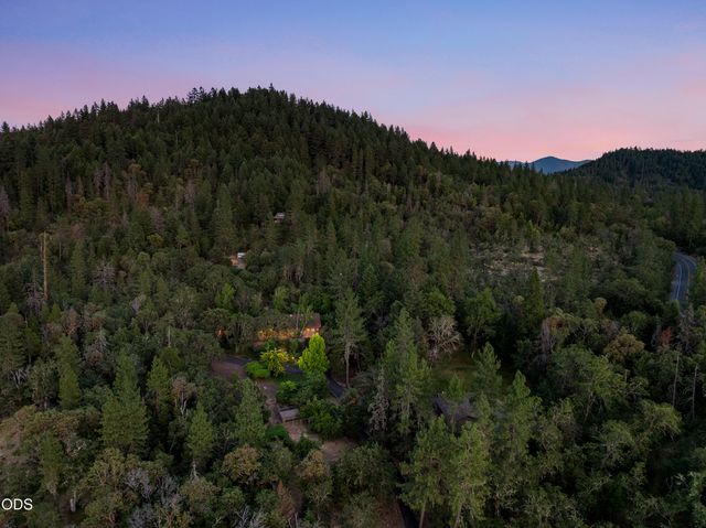 840 Shadow Hills Drive, Grants Pass, OR 97526