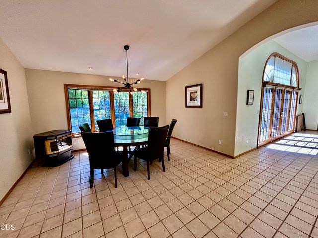 840 Shadow Hills Drive, Grants Pass, OR 97526