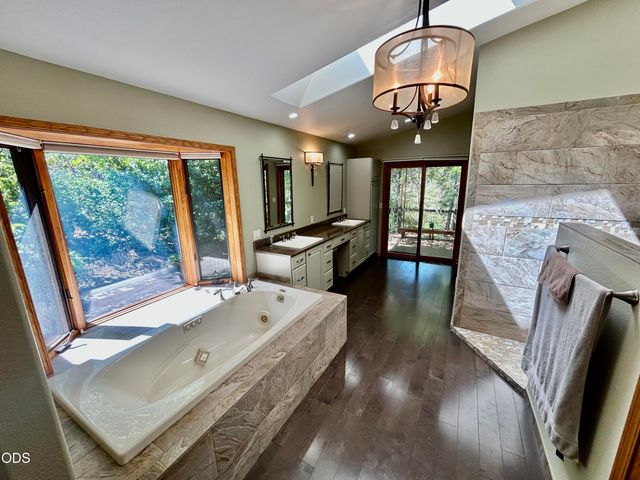 840 Shadow Hills Drive, Grants Pass, OR 97526