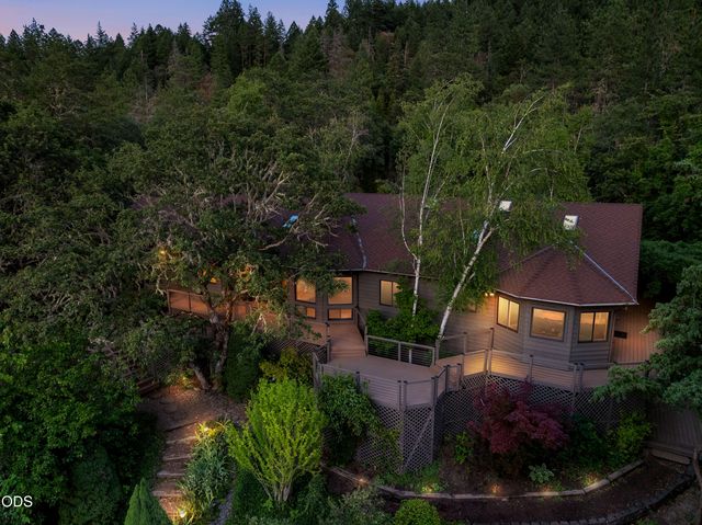 840 Shadow Hills Drive, Grants Pass, OR 97526