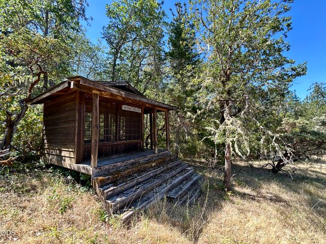 840 Shadow Hills Drive, Grants Pass, OR 97526
