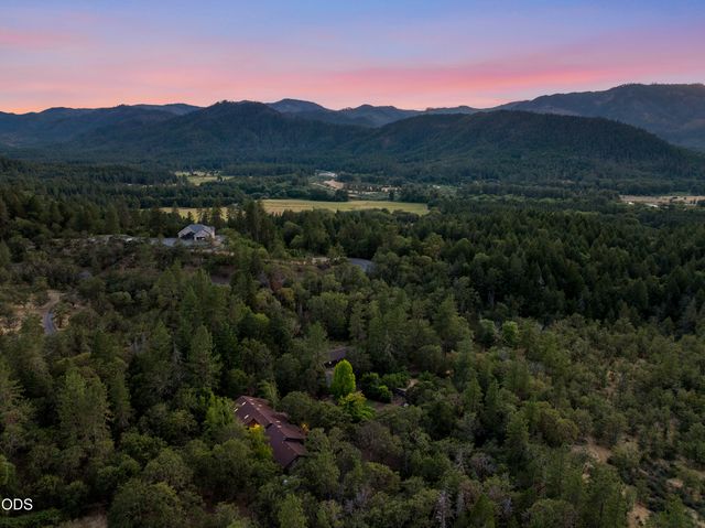 840 Shadow Hills Drive, Grants Pass, OR 97526