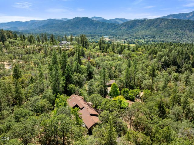 840 Shadow Hills Drive, Grants Pass, OR 97526