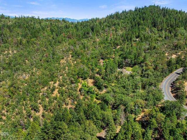 840 Shadow Hills Drive, Grants Pass, OR 97526