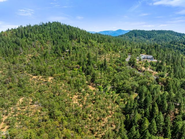 840 Shadow Hills Drive, Grants Pass, OR 97526