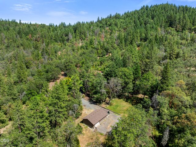 840 Shadow Hills Drive, Grants Pass, OR 97526