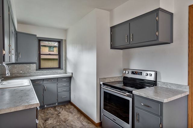 320 E MARSHALL Street, Belvidere, IL 61008