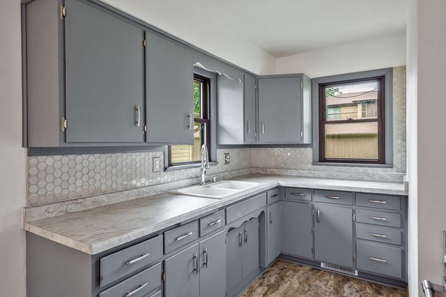 320 E MARSHALL Street, Belvidere, IL 61008