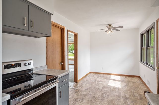 320 E MARSHALL Street, Belvidere, IL 61008