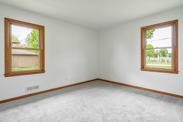 320 E MARSHALL Street, Belvidere, IL 61008