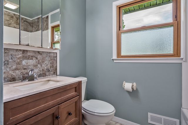 320 E MARSHALL Street, Belvidere, IL 61008