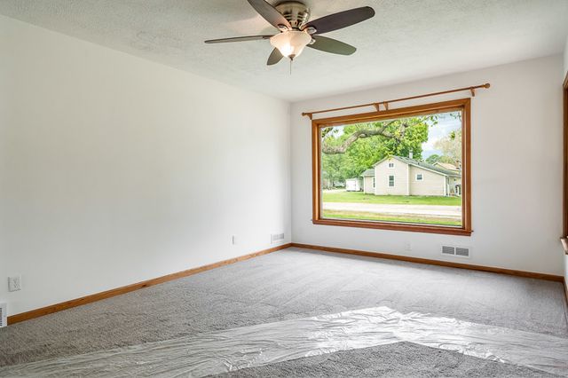 320 E MARSHALL Street, Belvidere, IL 61008