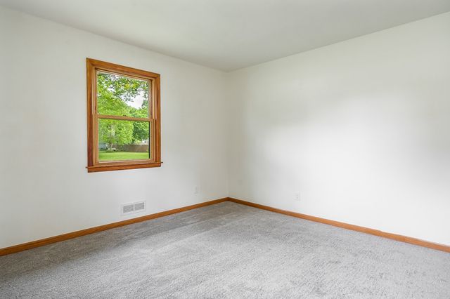 320 E MARSHALL Street, Belvidere, IL 61008