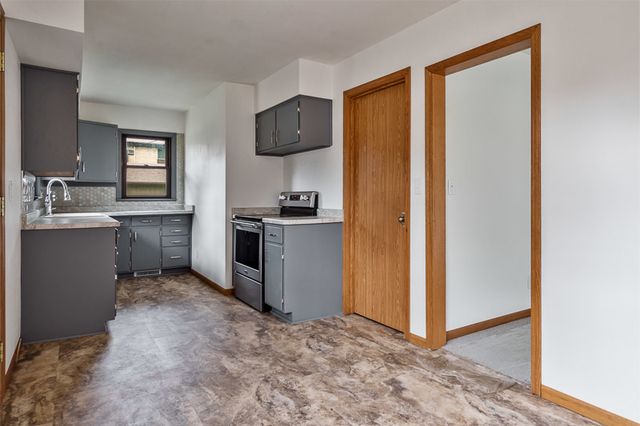 320 E MARSHALL Street, Belvidere, IL 61008