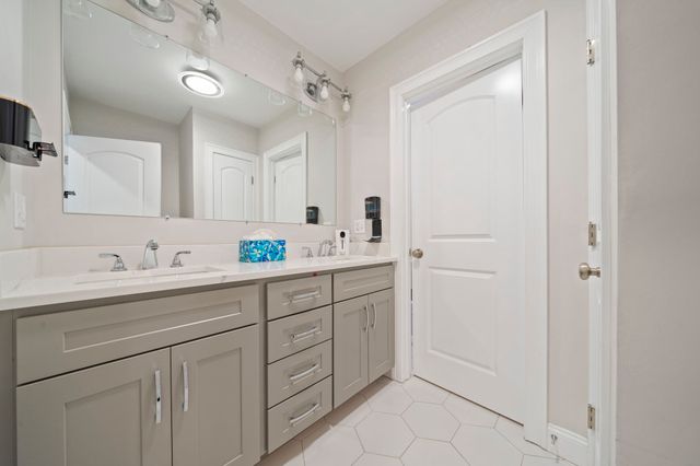 42-A Como Rd, Boston, MA 02136