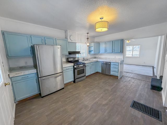 1415 S Walnut Avenue, Freeport, IL 61032