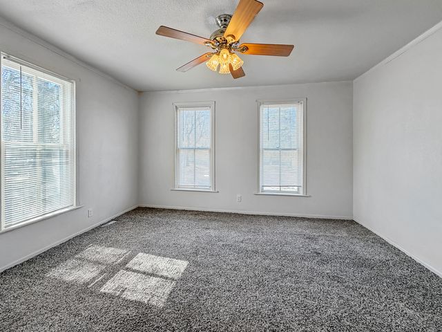 1415 S Walnut Avenue, Freeport, IL 61032