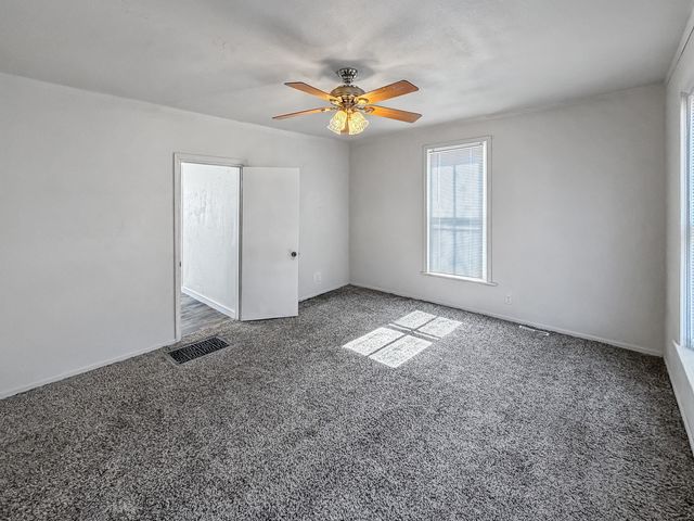 1415 S Walnut Avenue, Freeport, IL 61032