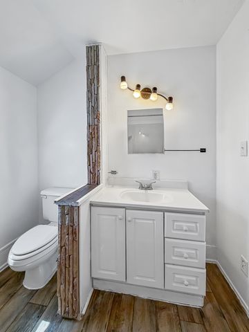 1415 S Walnut Avenue, Freeport, IL 61032