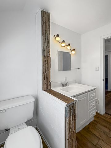 1415 S Walnut Avenue, Freeport, IL 61032