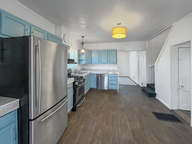 1415 S Walnut Avenue, Freeport, IL 61032