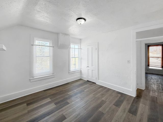 1415 S Walnut Avenue, Freeport, IL 61032