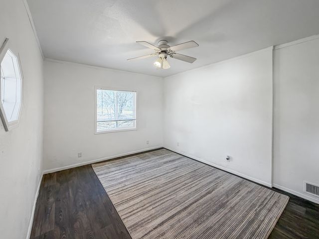 1415 S Walnut Avenue, Freeport, IL 61032