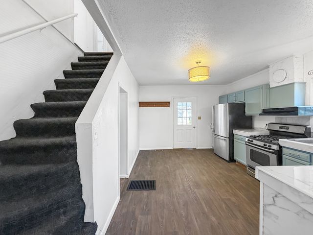 1415 S Walnut Avenue, Freeport, IL 61032