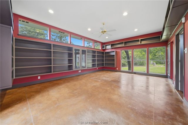 308 Brookside Drive E, Bryan, TX 77801