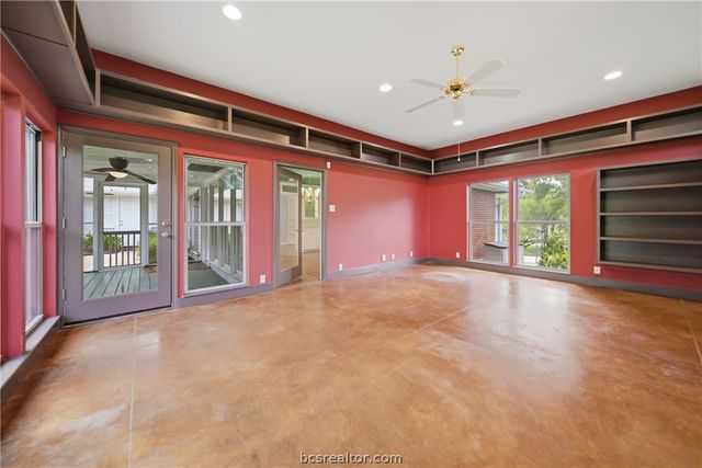308 Brookside Drive E, Bryan, TX 77801