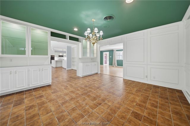 308 Brookside Drive E, Bryan, TX 77801