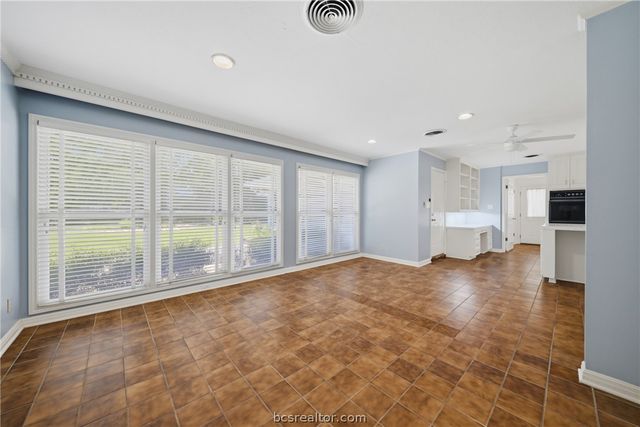 308 Brookside Drive E, Bryan, TX 77801