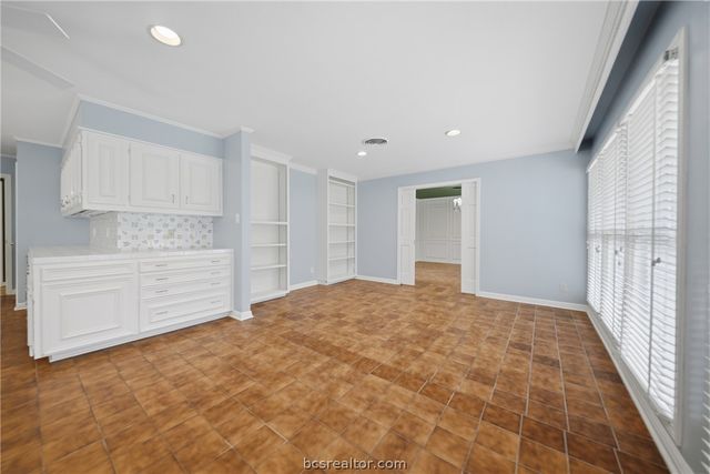 308 Brookside Drive E, Bryan, TX 77801