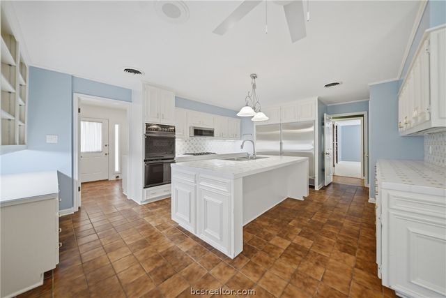 308 Brookside Drive E, Bryan, TX 77801