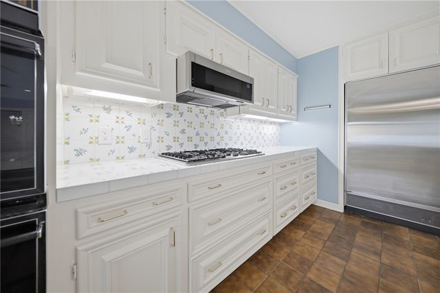 308 Brookside Drive E, Bryan, TX 77801