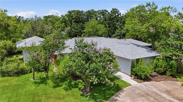 308 Brookside Drive E, Bryan, TX 77801