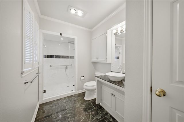 308 Brookside Drive E, Bryan, TX 77801