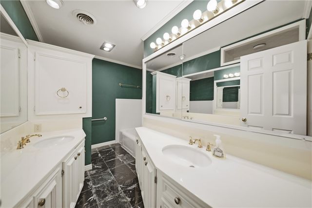 308 Brookside Drive E, Bryan, TX 77801