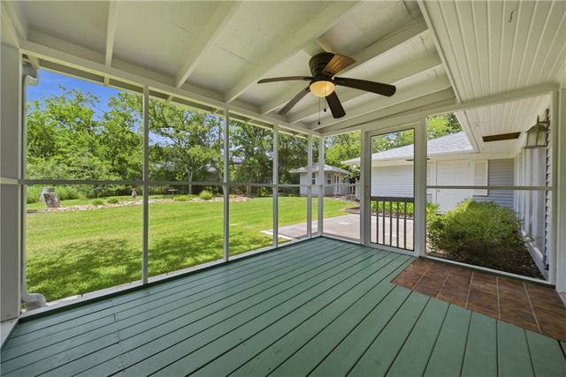 308 Brookside Drive E, Bryan, TX 77801