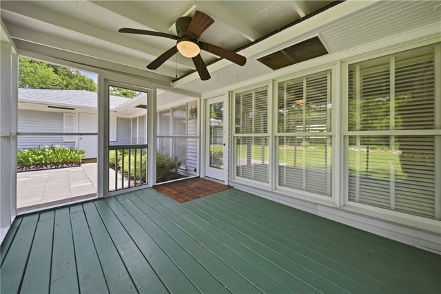 308 Brookside Drive E, Bryan, TX 77801