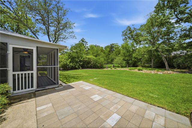 308 Brookside Drive E, Bryan, TX 77801