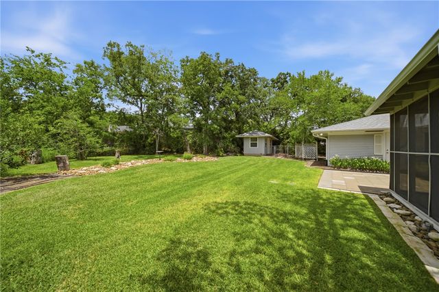 308 Brookside Drive E, Bryan, TX 77801