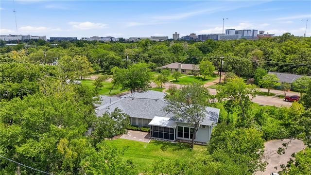308 Brookside Drive E, Bryan, TX 77801
