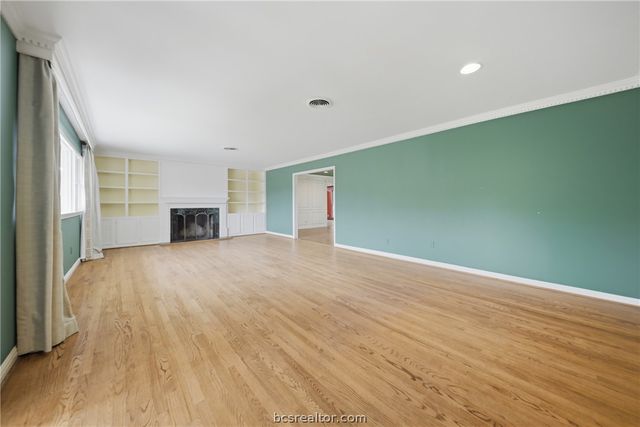 308 Brookside Drive E, Bryan, TX 77801